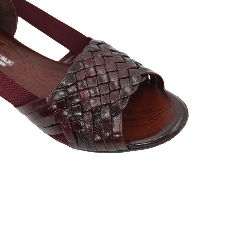 Maroon Majesty